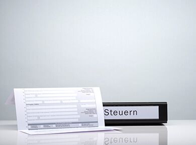 Ordner mit dem Schriftzug Steuern